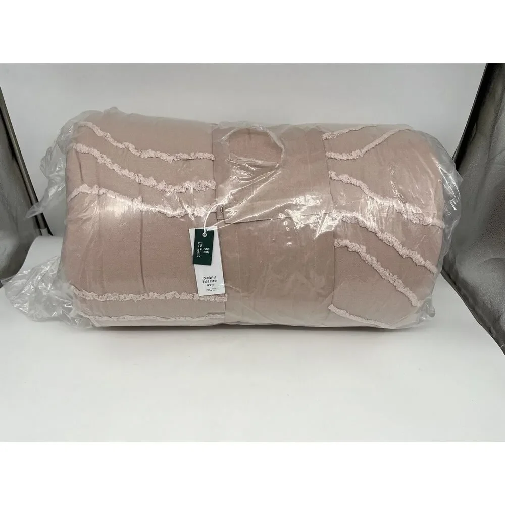 Urban Outfitters Margot Tufted Floral Pink/Rose Comforter Full/ Queen